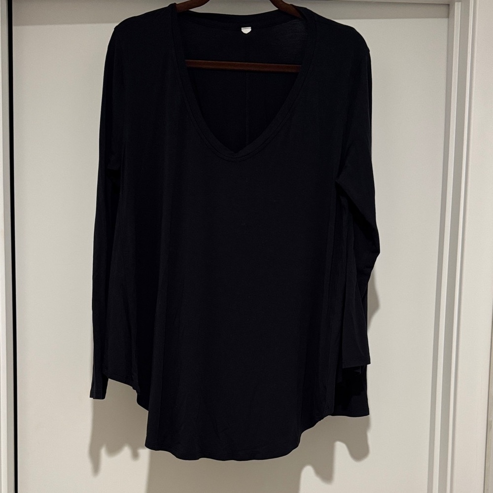 Black V-Neck Long Sleeve Top